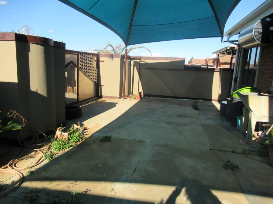 4 Bedroom Property for Sale in Thabong Free State